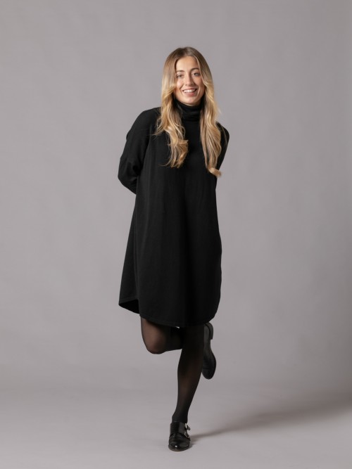 Vestido de punto oversize con bolsillos gris