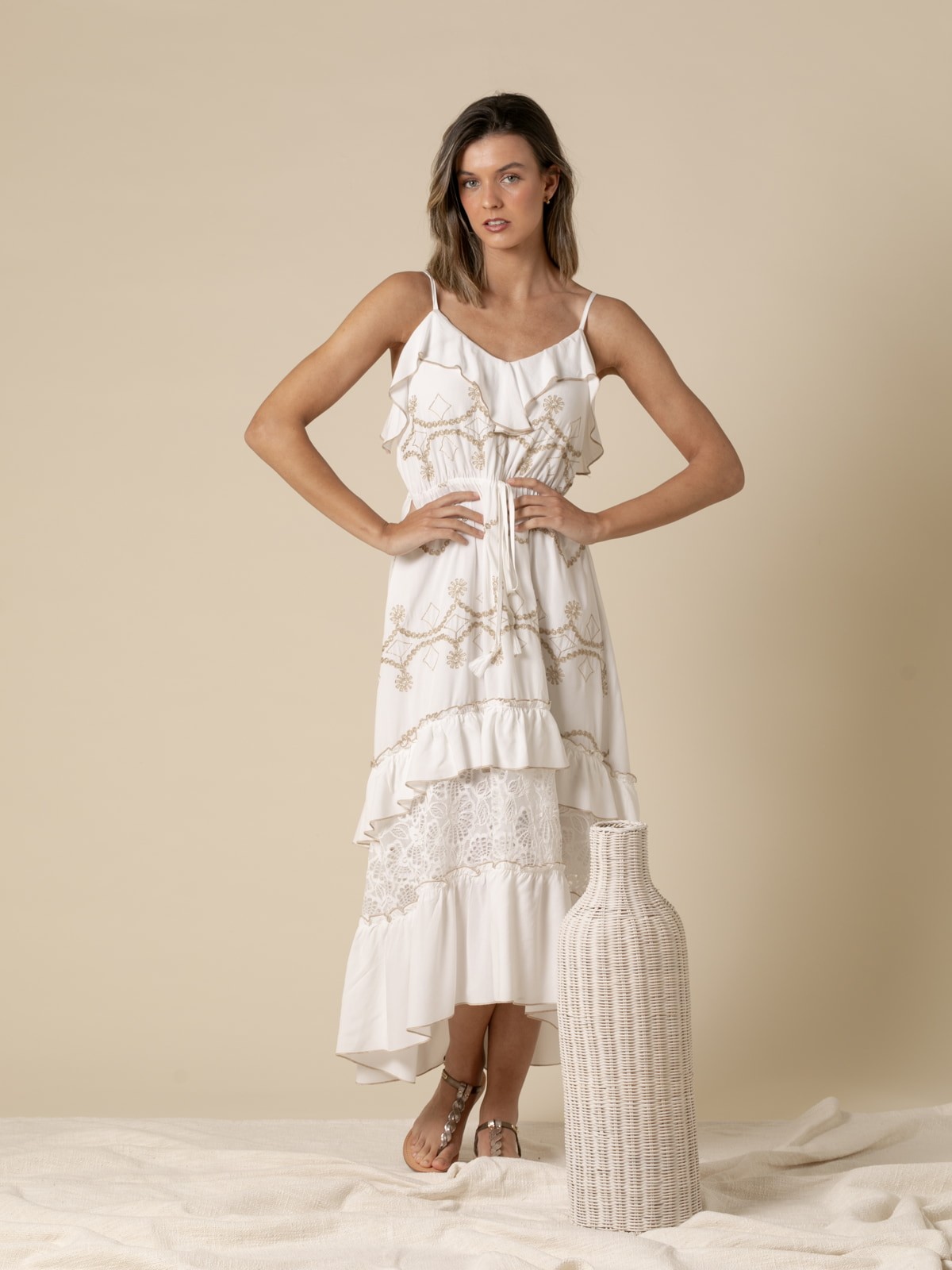 vestido bordado tirante ancho color Blanco