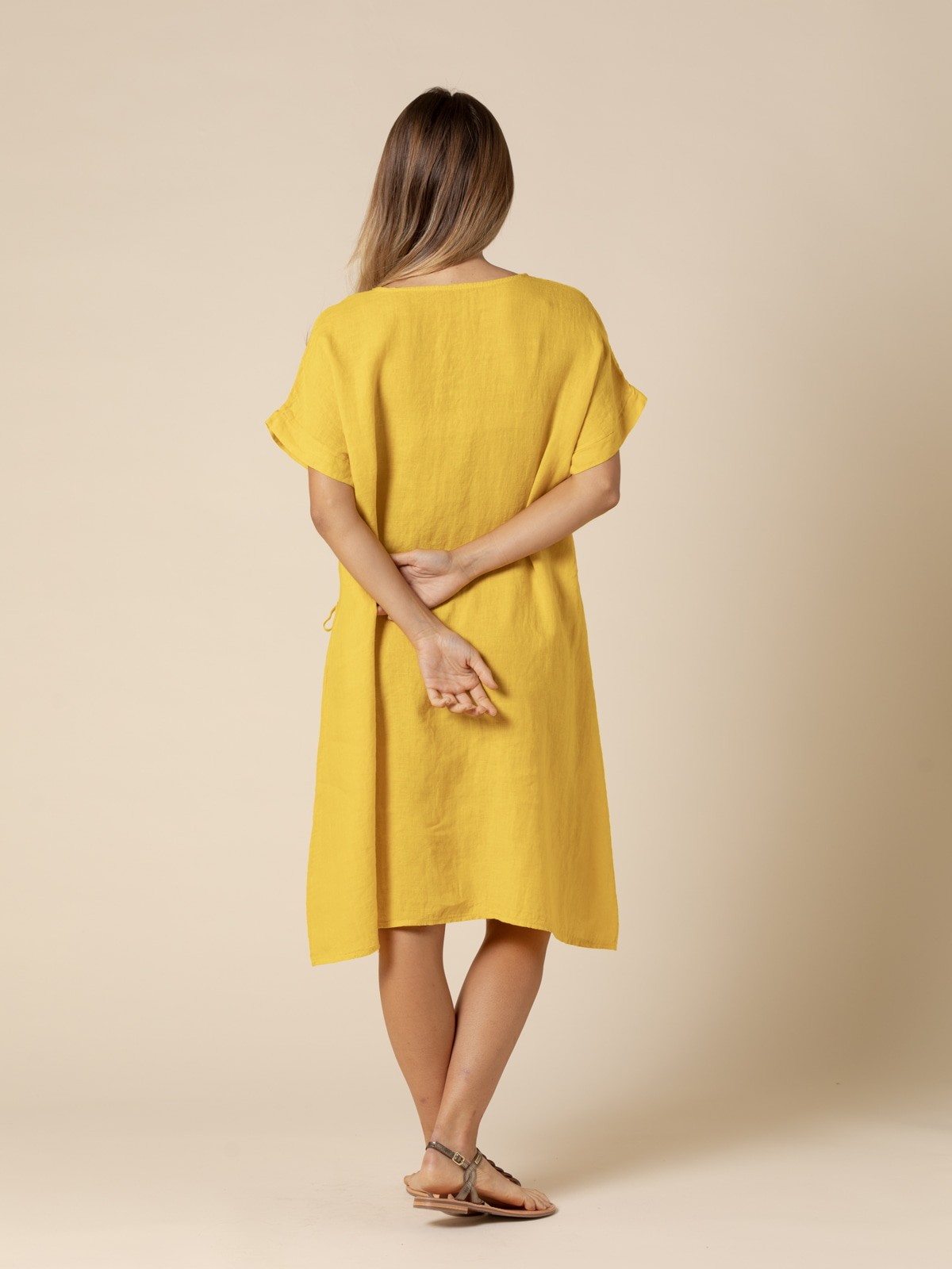 Vestido lino largo estillo kaftán color Amarillo