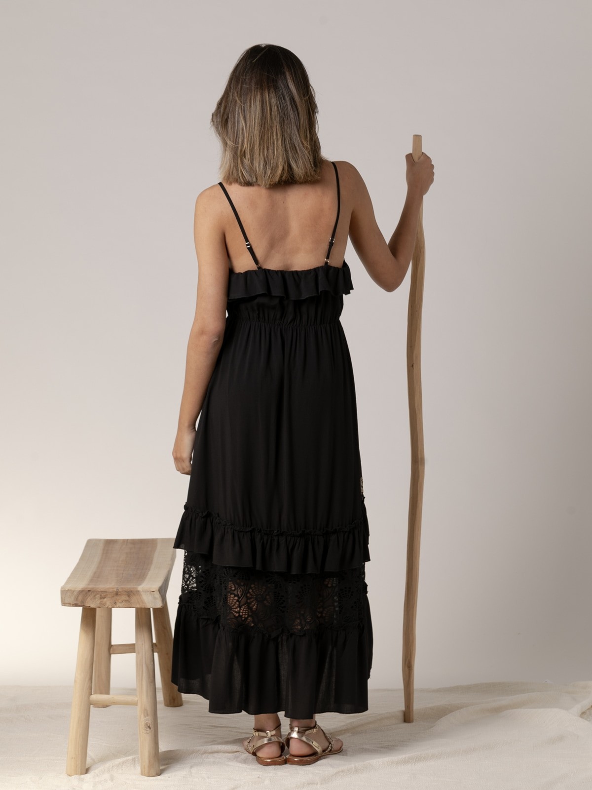 vestido bordado tirante ancho color Negro