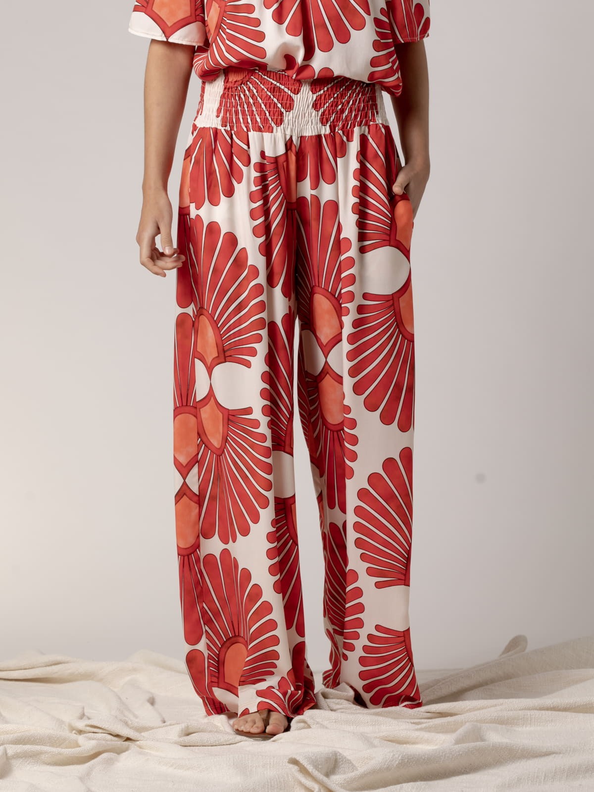 Woman Monochrome fluid pants  Redcolour