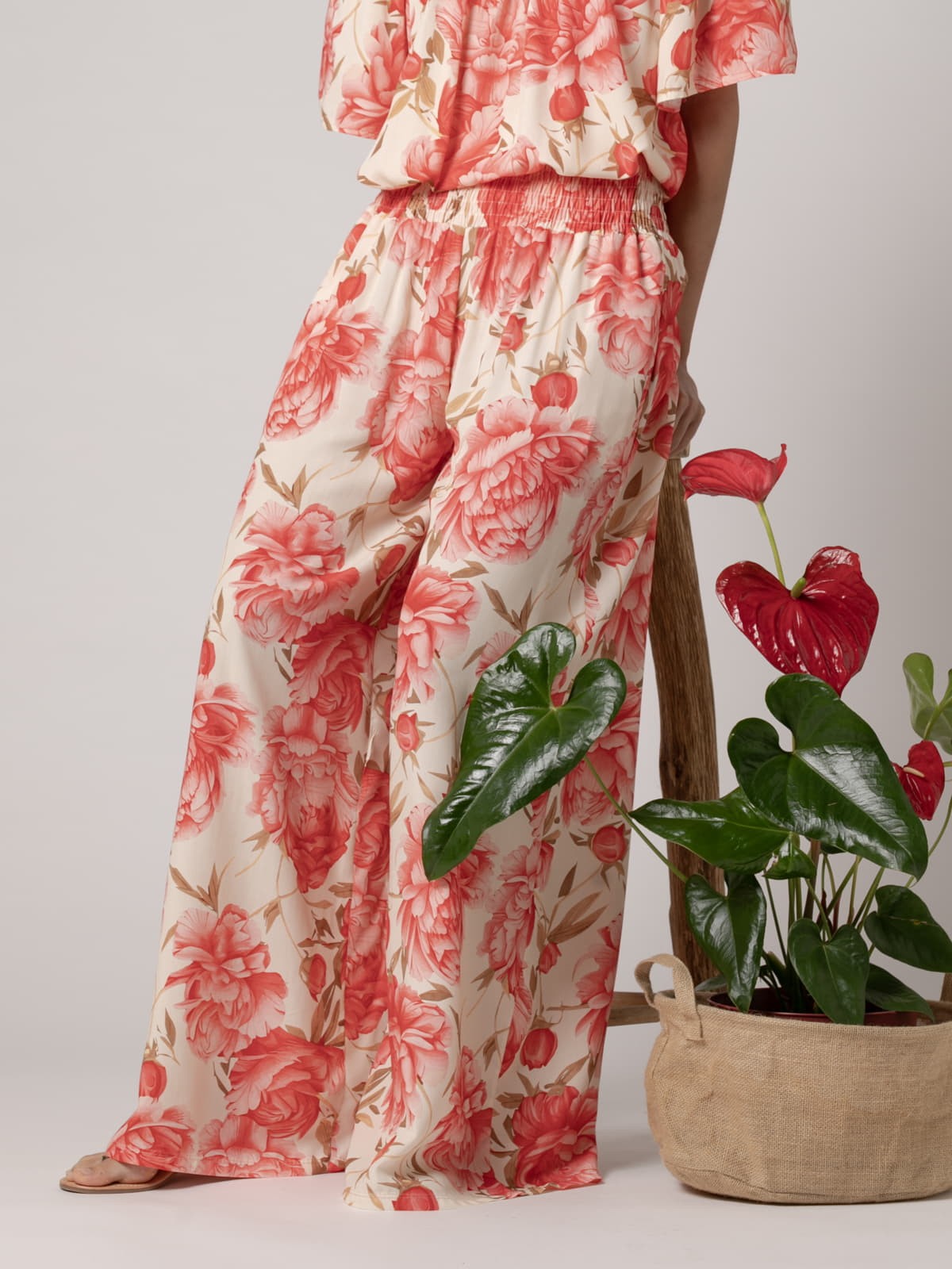 Woman Flowy pants with peony print  Redcolour