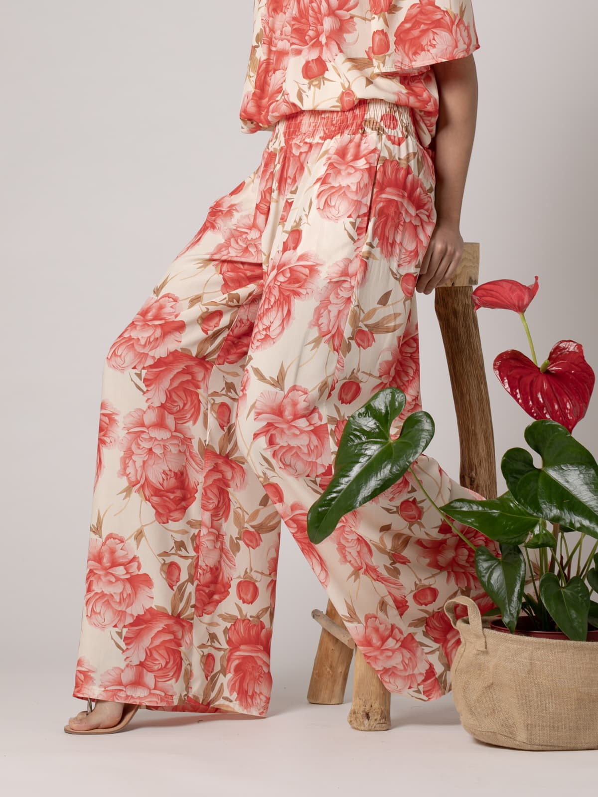 Woman Flowy pants with peony print  Redcolour