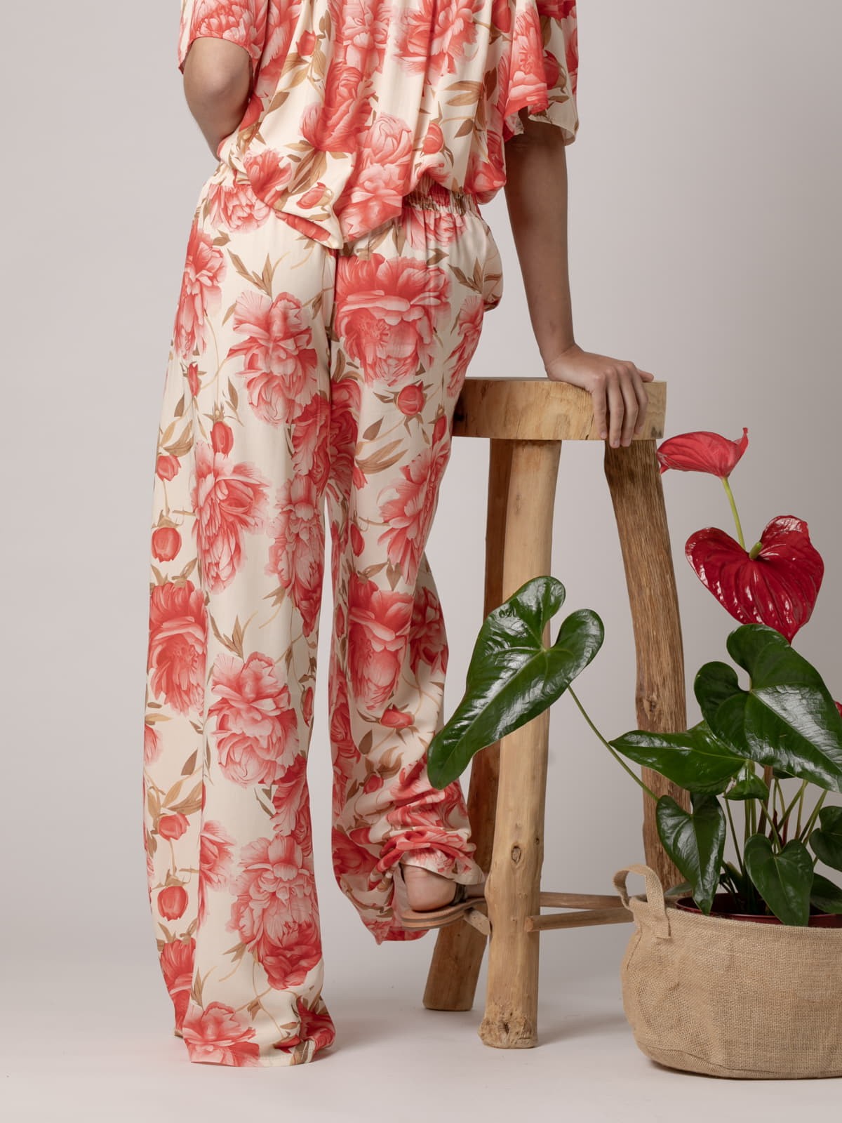 Woman Flowy pants with peony print  Redcolour