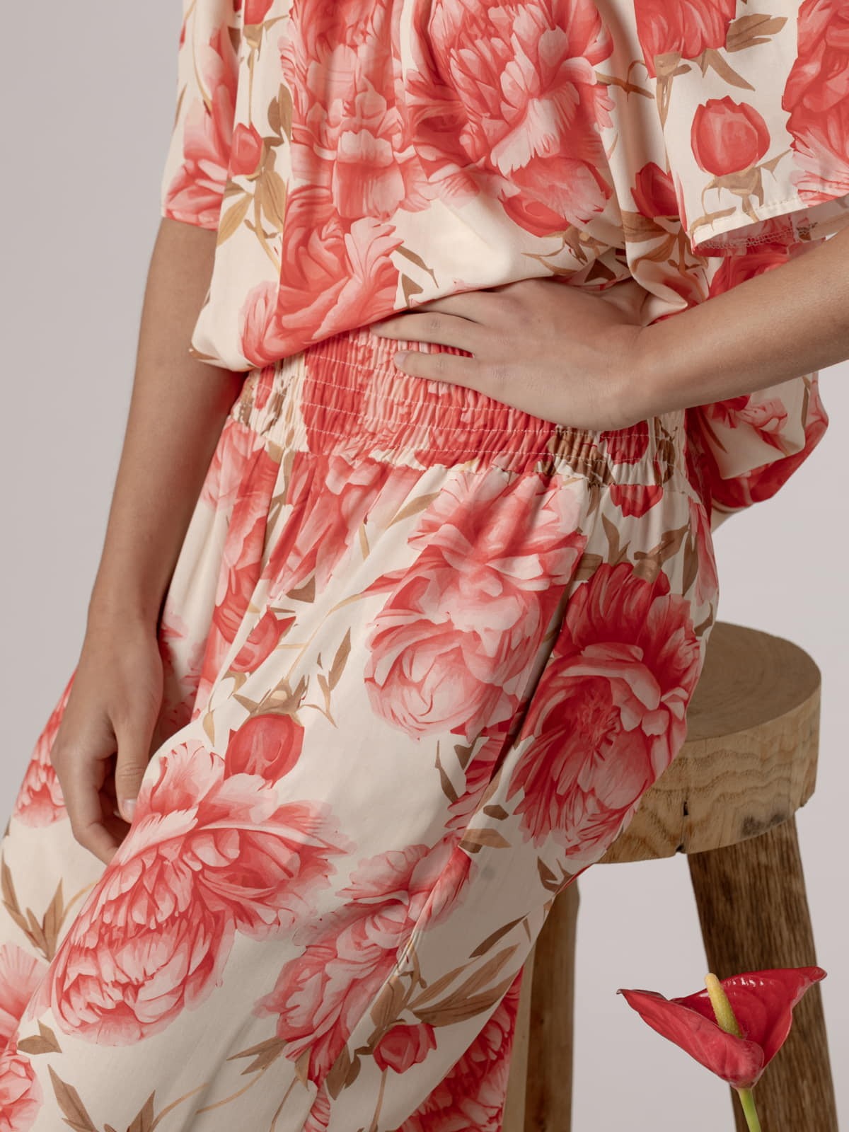 Woman Flowy pants with peony print  Redcolour