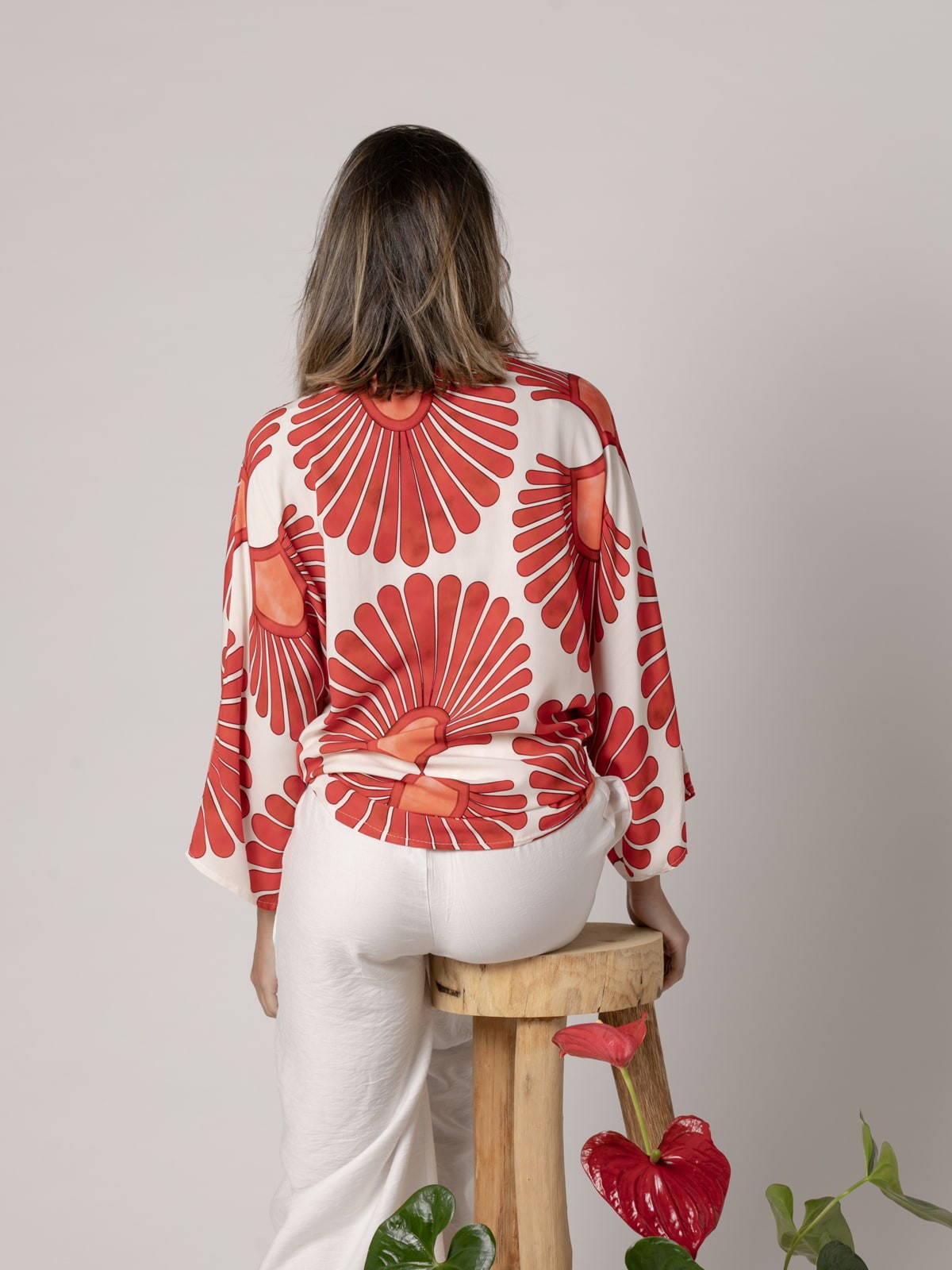 Woman Flowing blouse with V-neckline with mococrom drawing  Redcolour