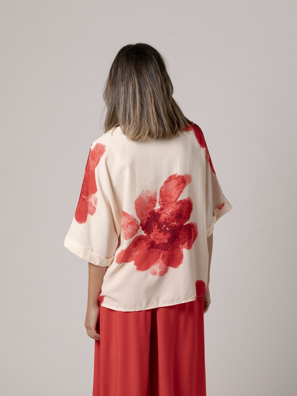 Blusa fluida flor color Rojo