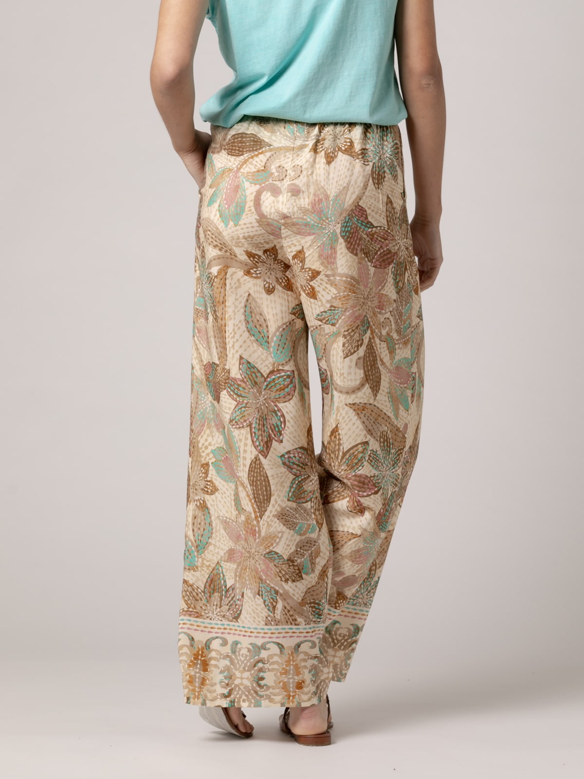 Woman Flowy pants with floral print  Taupecolour