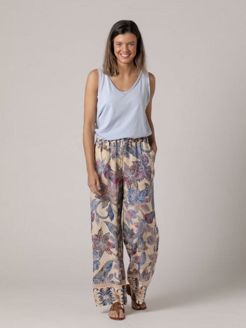Woman Flowy pants with floral print  Bluecolour