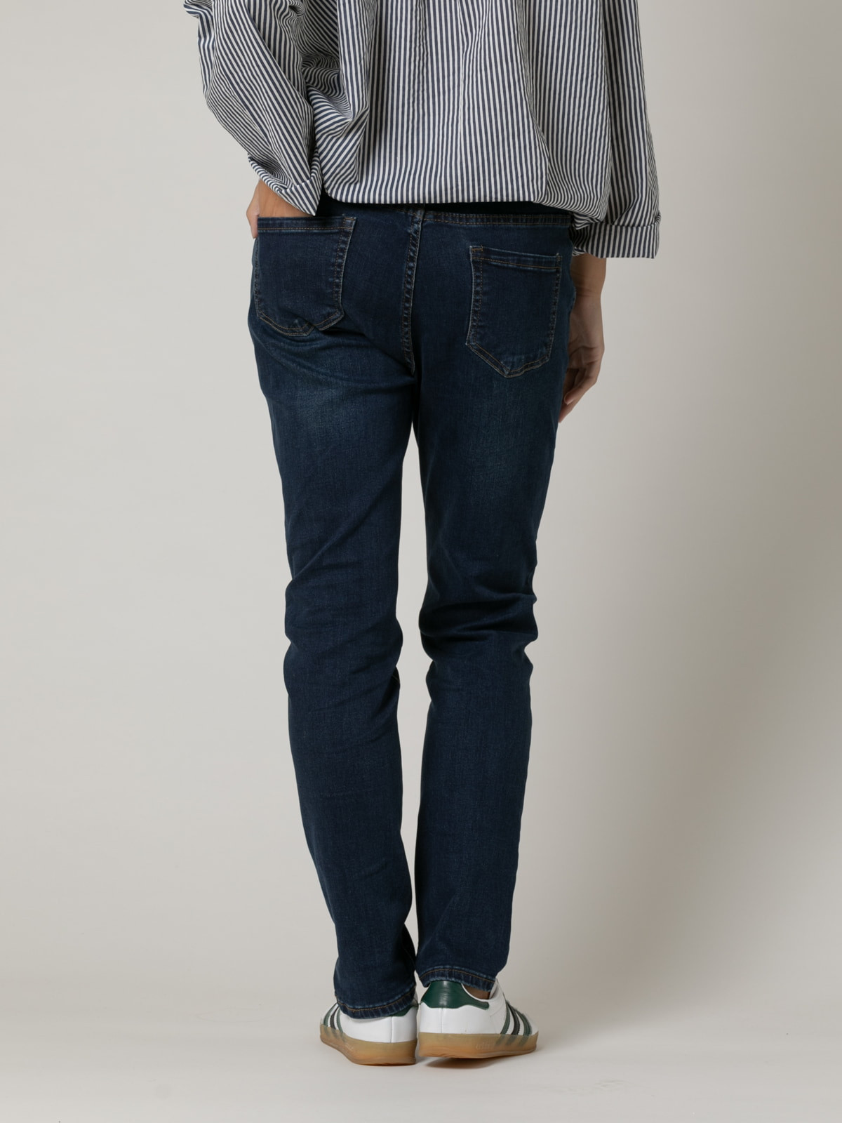 Woman Jeans with studded details  Bluecolour