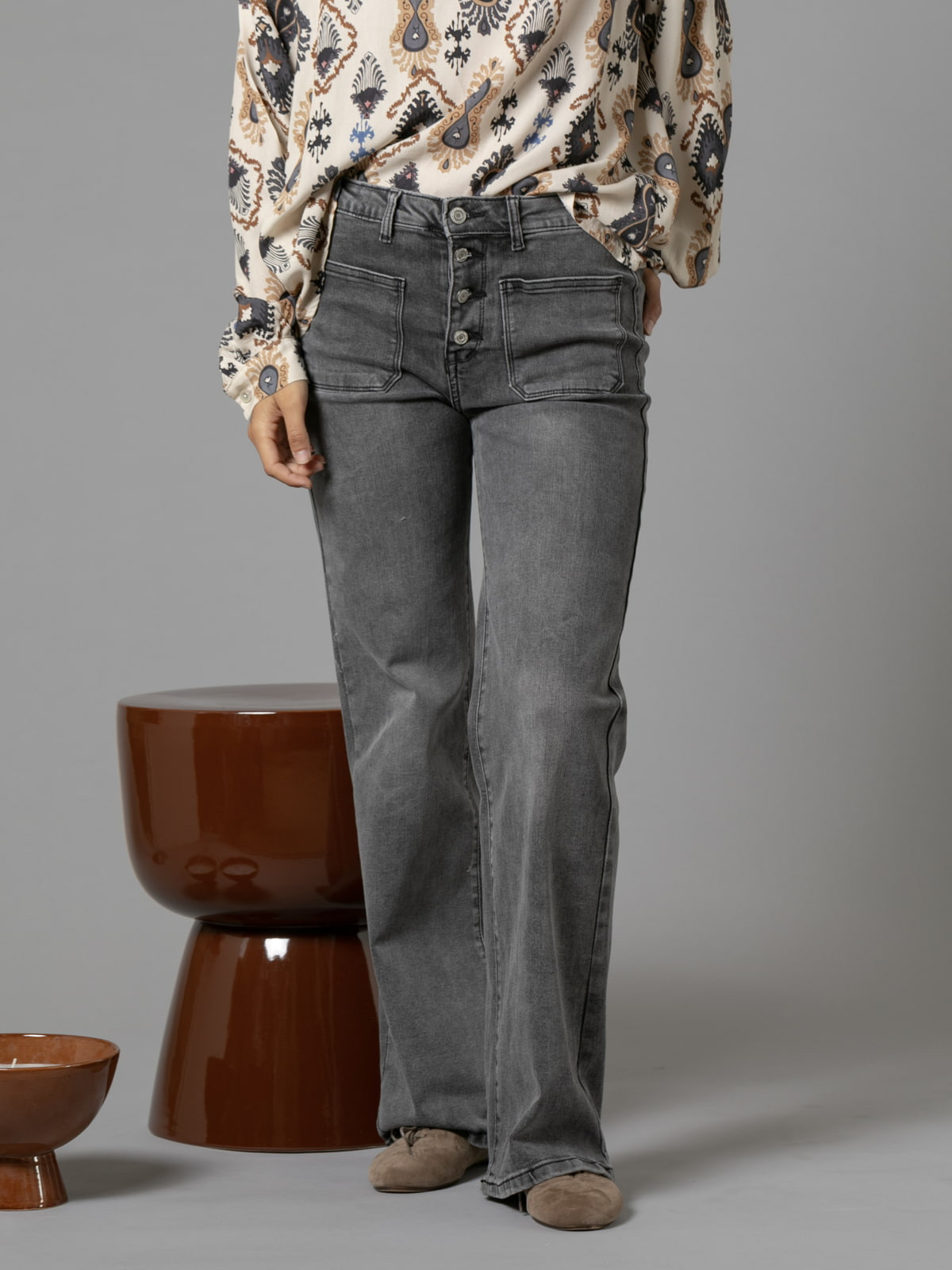 Woman Jeans with 2 front pockets  Greycolour