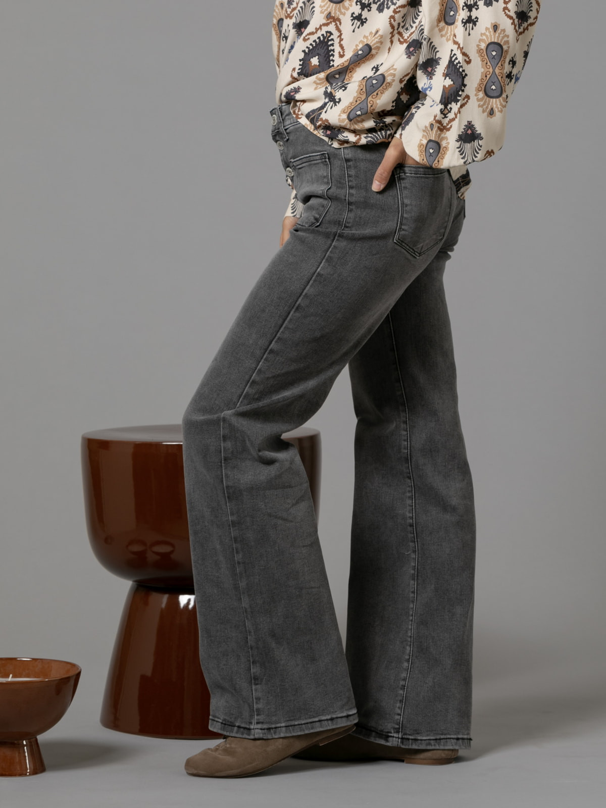 Woman Jeans with 2 front pockets  Greycolour