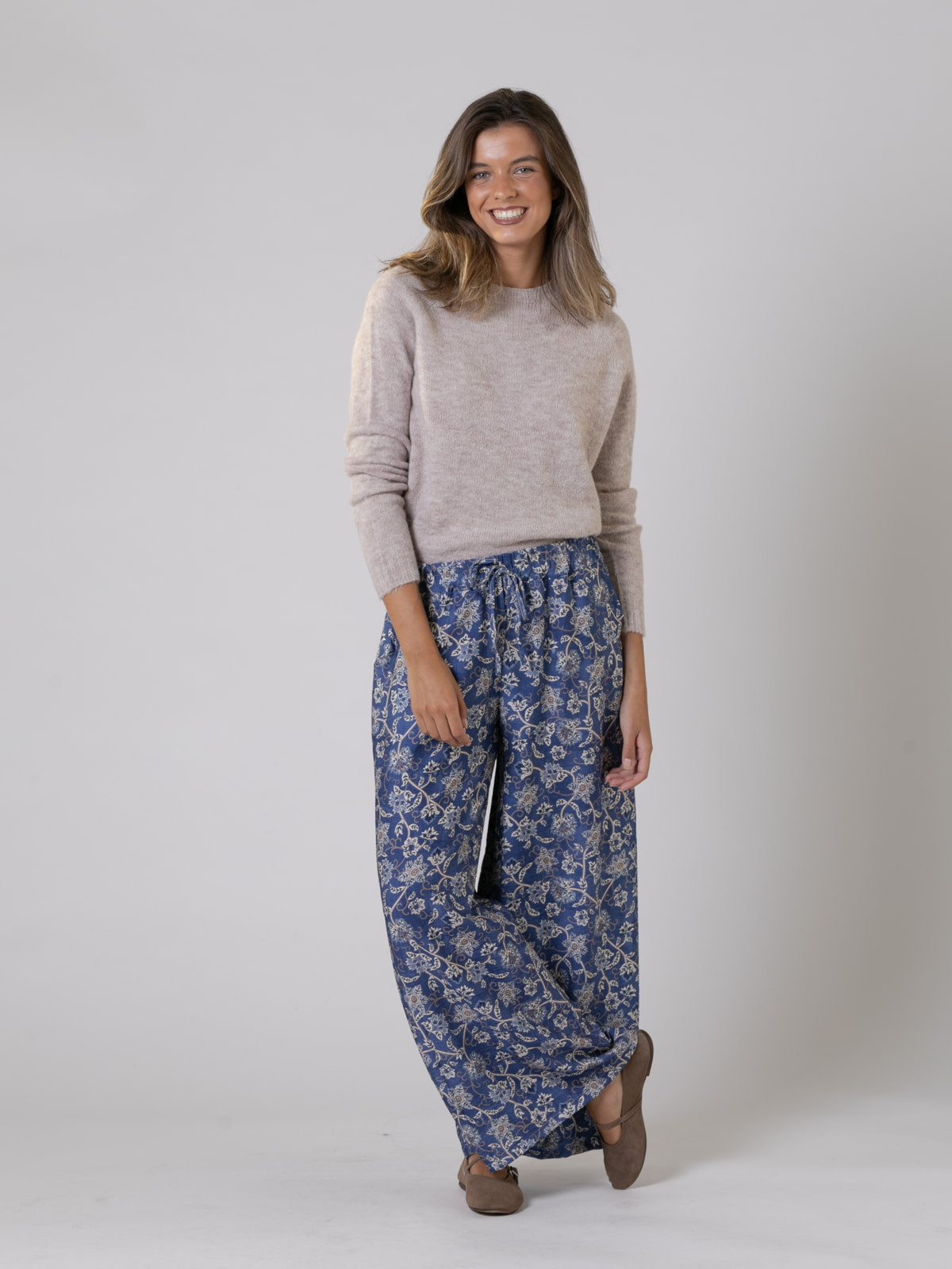 Woman Oversized fluid pants with pockets  Bluecolour