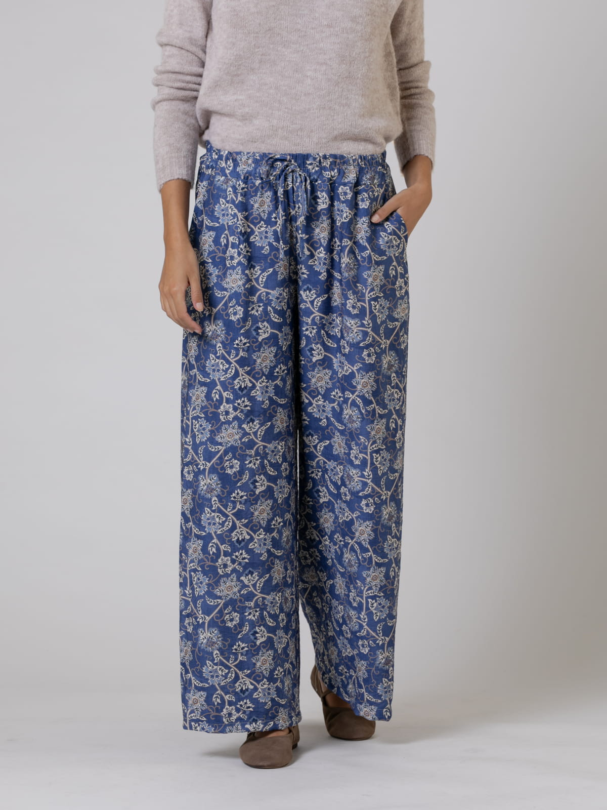 Woman Oversized fluid pants with pockets  Bluecolour