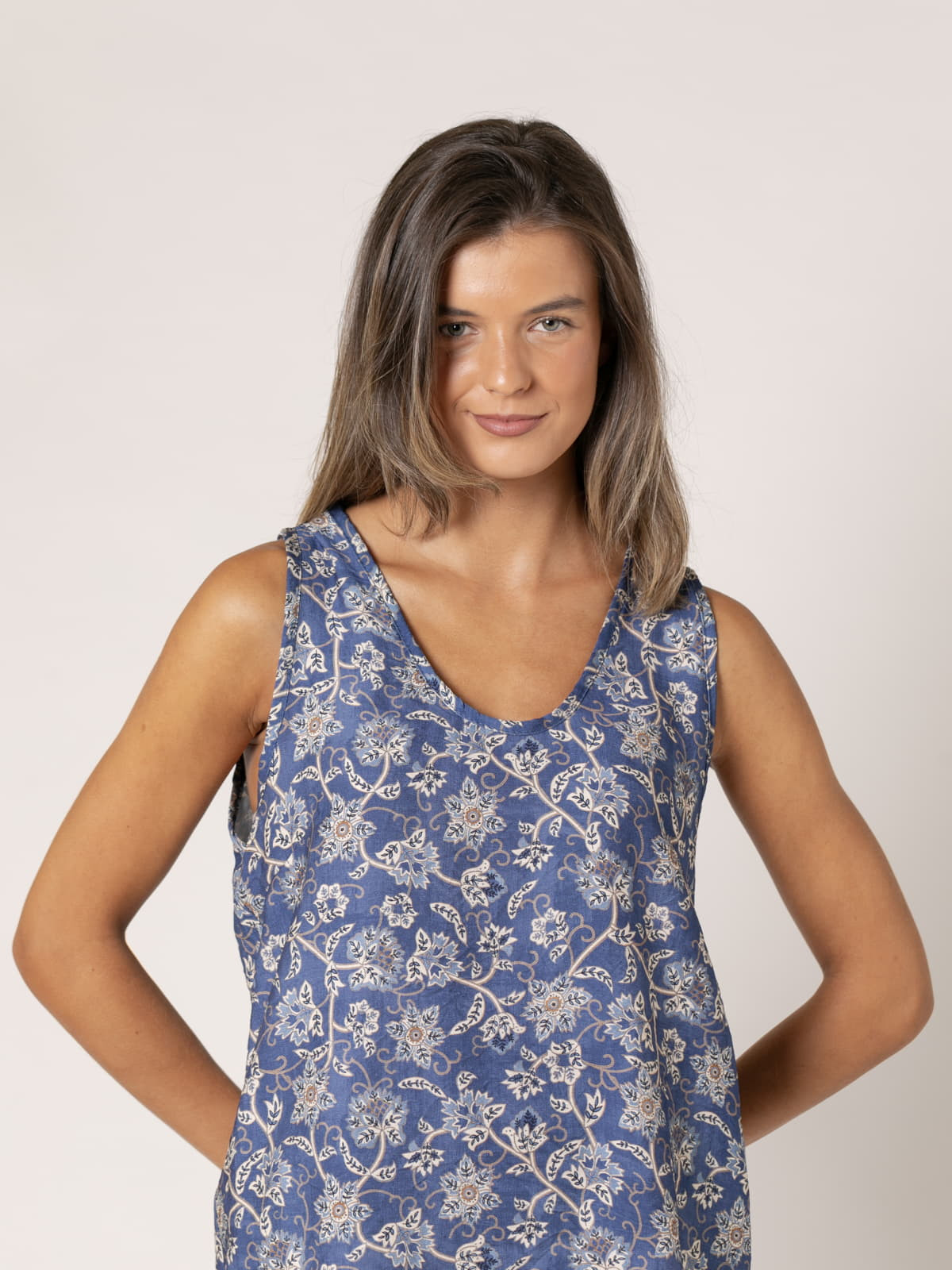 Woman Fluid top drawings  Blue Navycolour