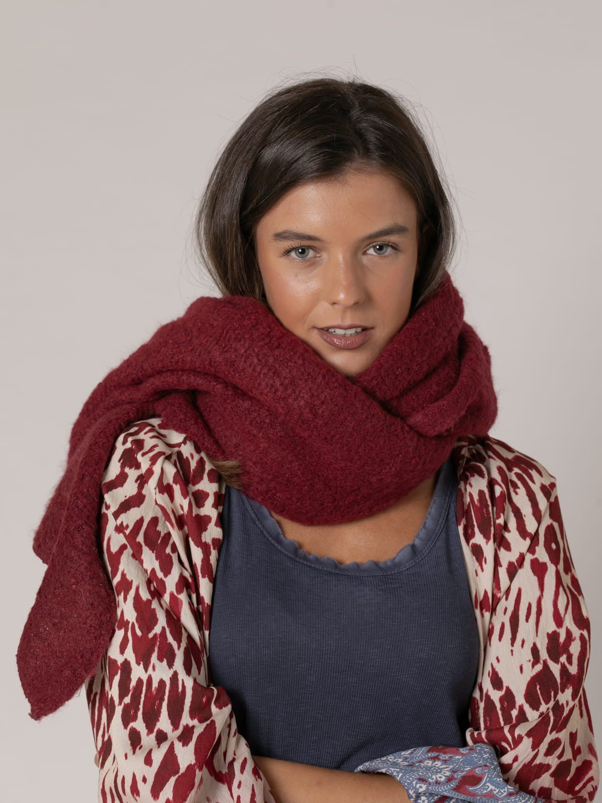 Woman Super soft oversized scarf Bordeauxcolour