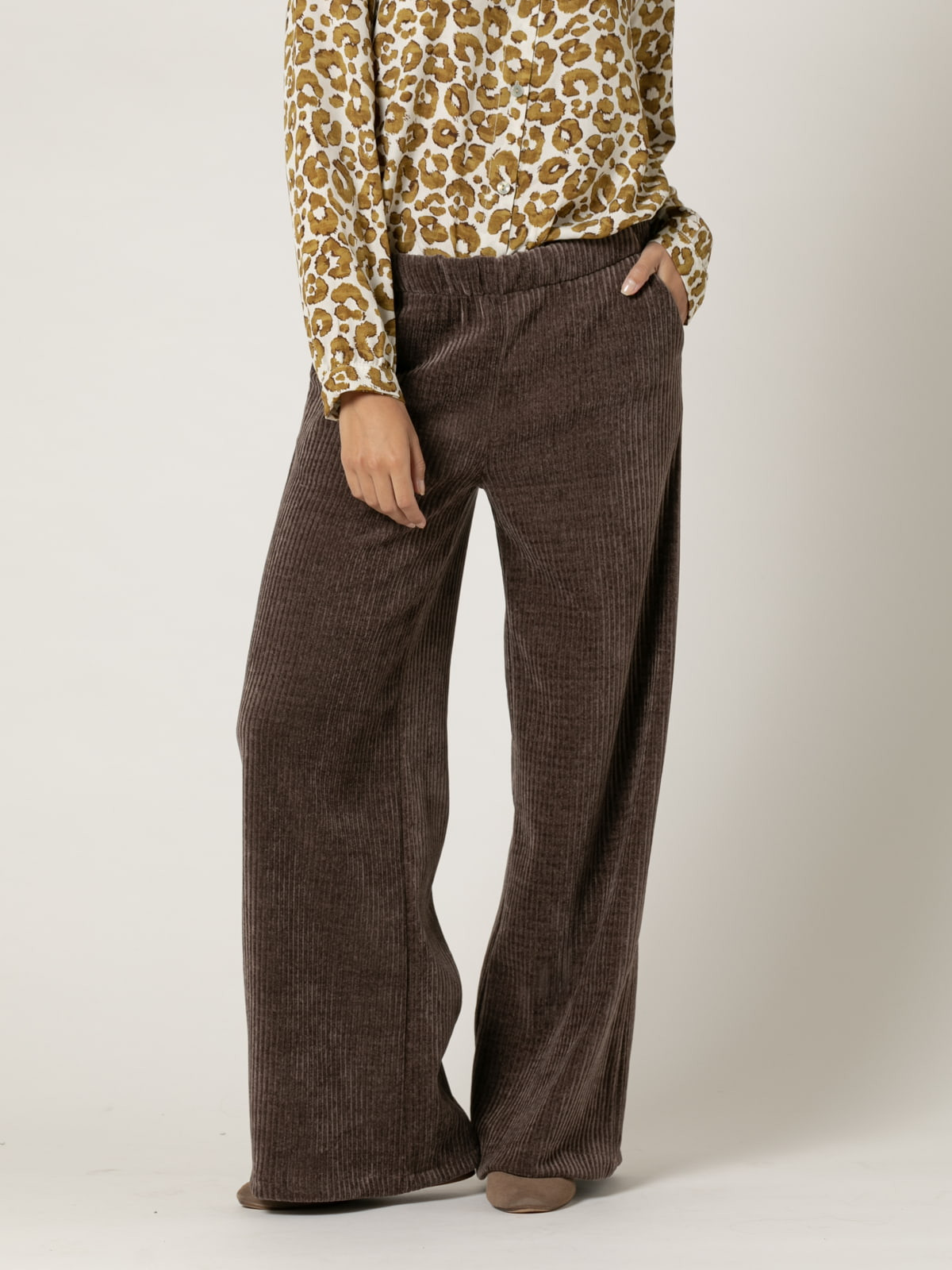 Woman Confy elastic corduroy pants  Marrón colour