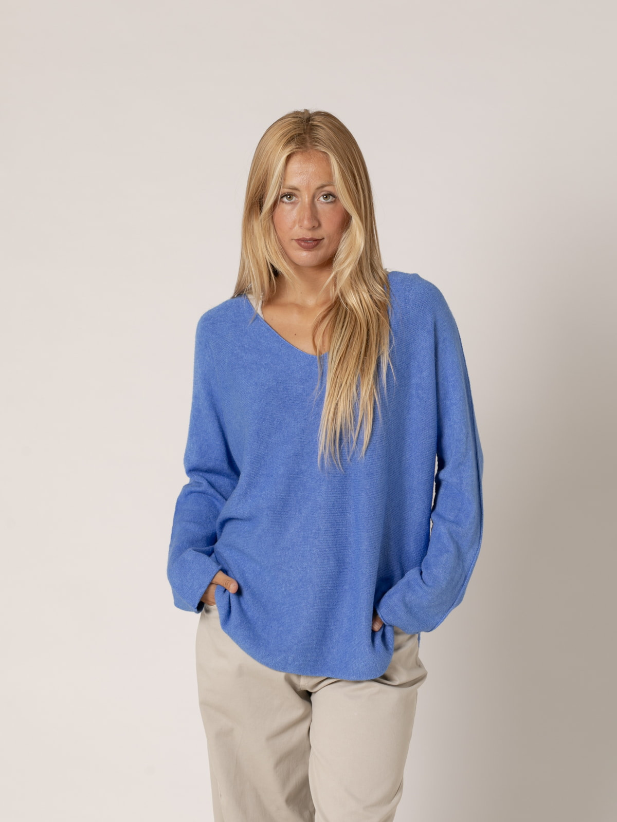 Jersey must escote en pico color azul klein