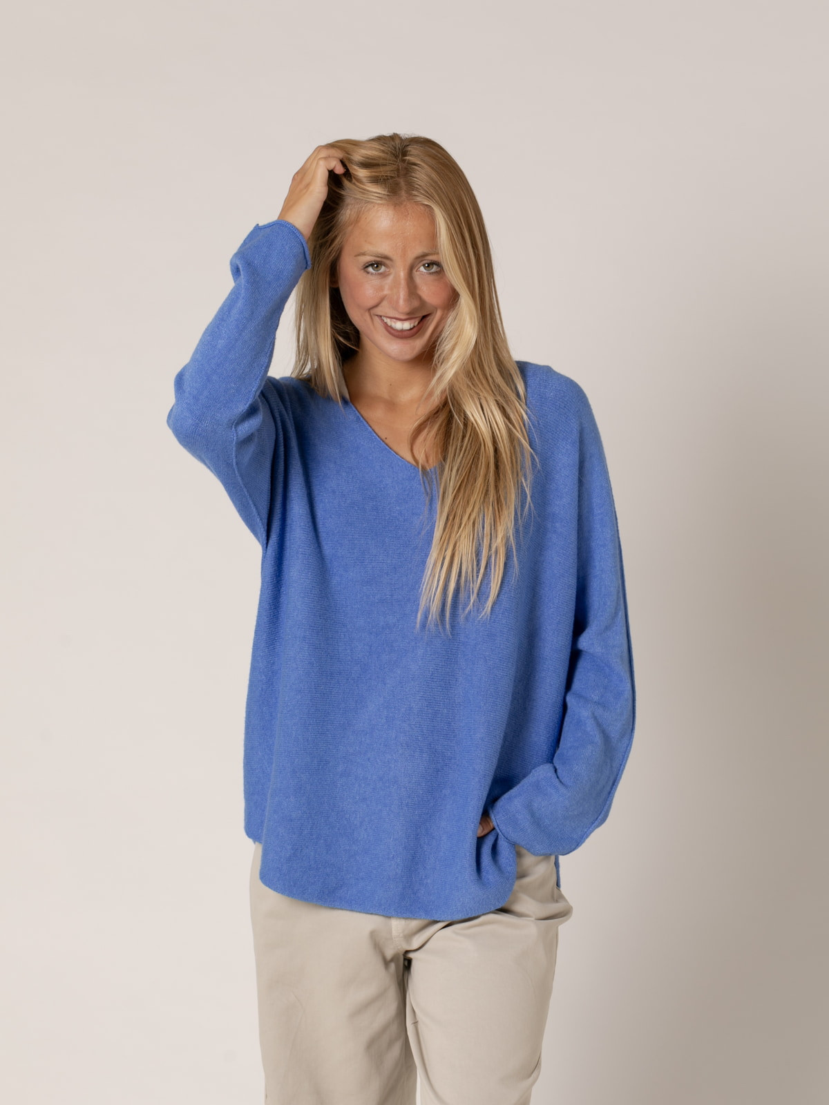 Woman Must-have V-neck sweater  azul kleincolour