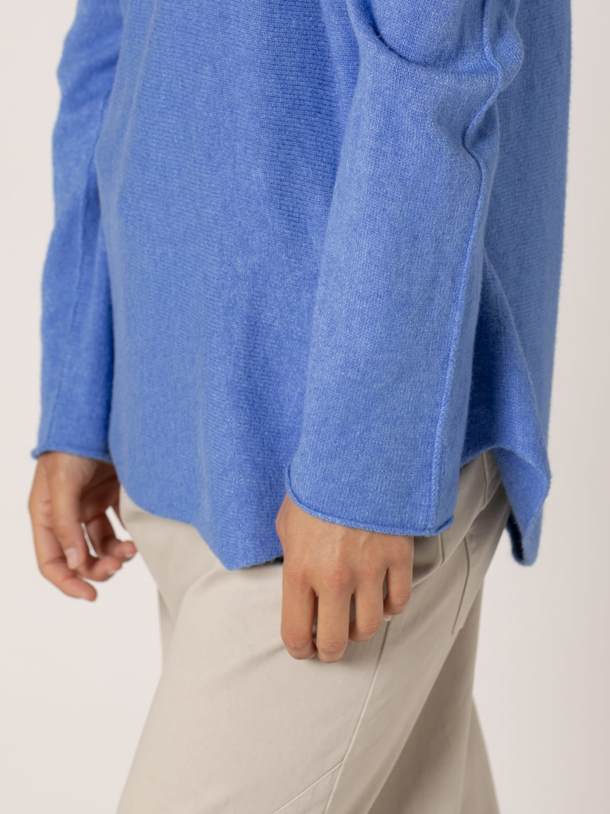 Woman Must-have V-neck sweater  azul kleincolour