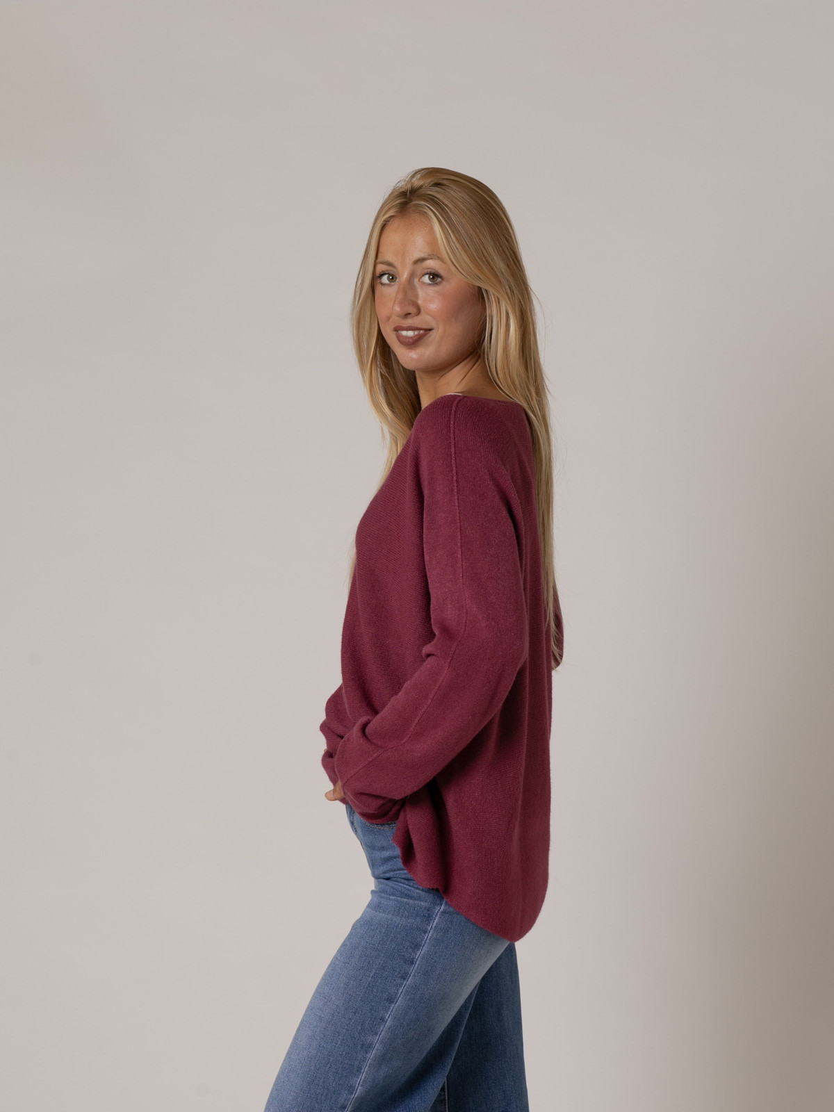 Woman Must-have V-neck sweater  cerezacolour