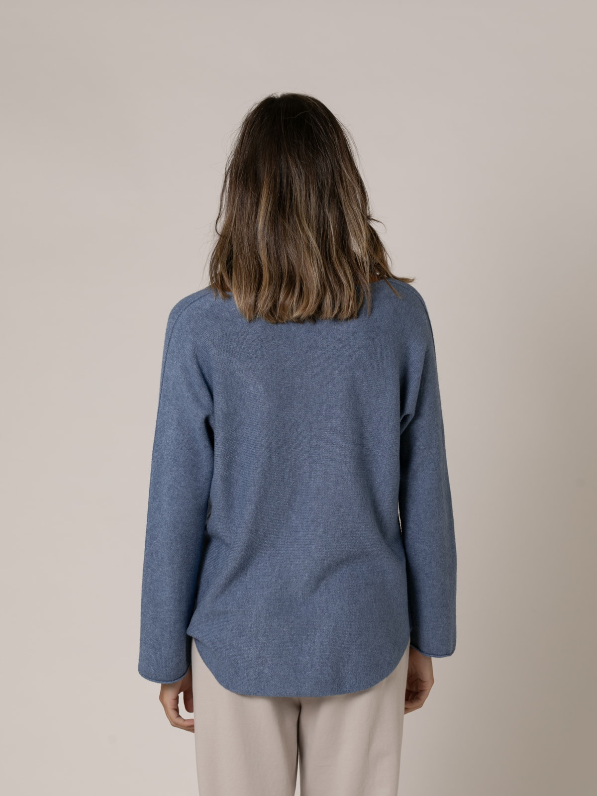 Woman Must-have V-neck sweater  Blue Jeancolour