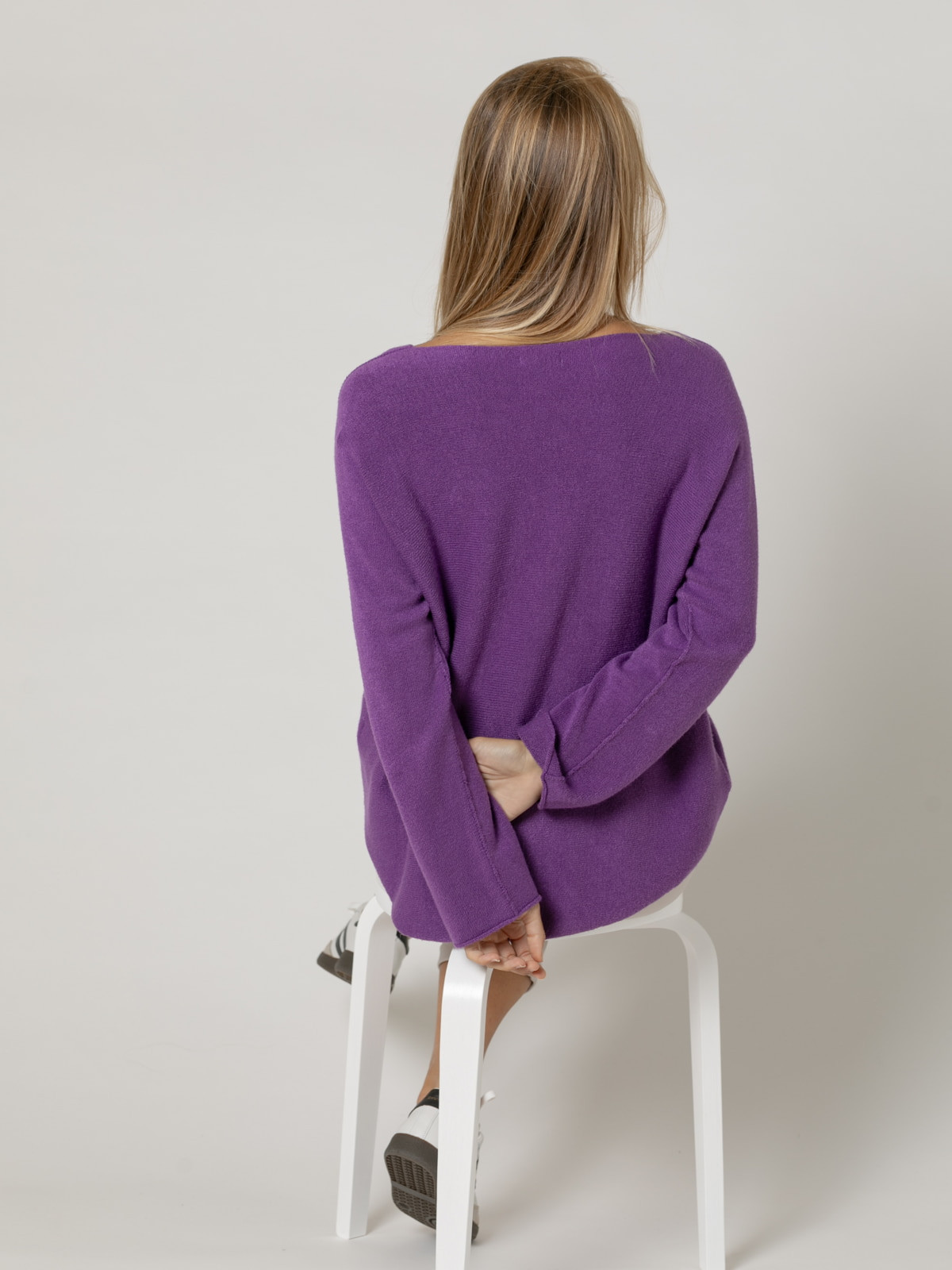 Woman Must-have V-neck sweater  Violetcolour