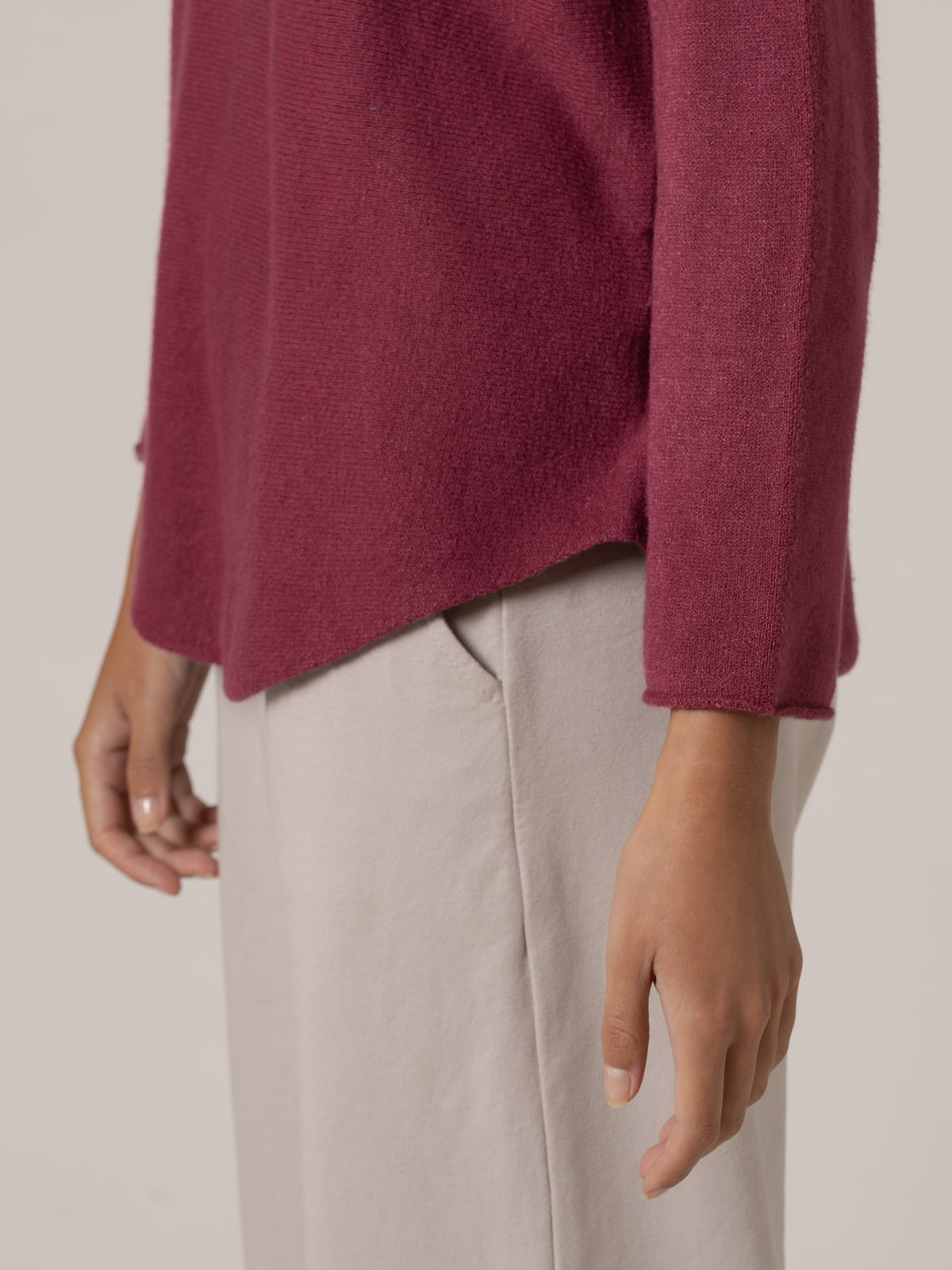 Woman Must-have boat neck sweater  cerezacolour