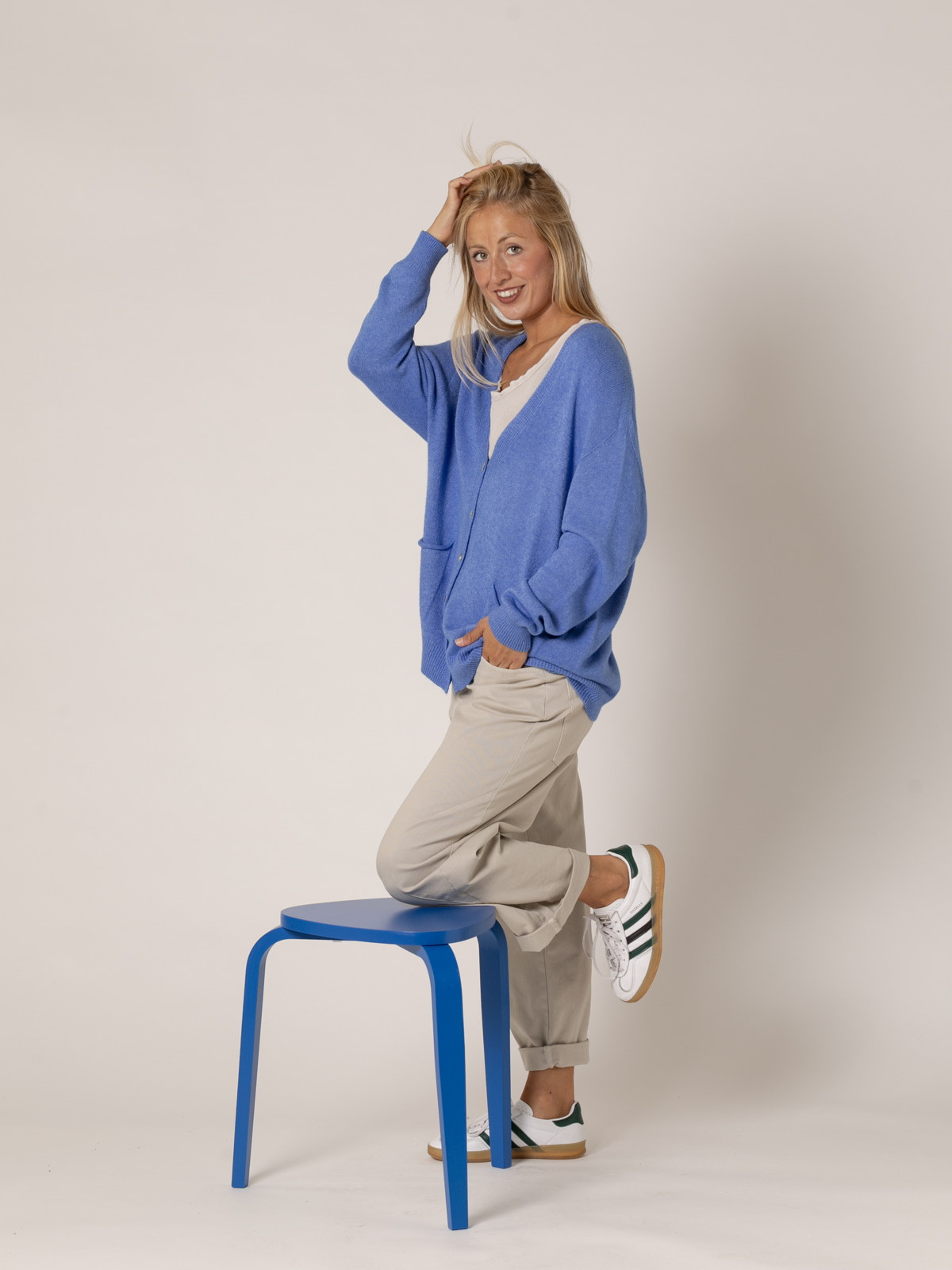 Woman Soft knit cardigan with buttons  azul kleincolour