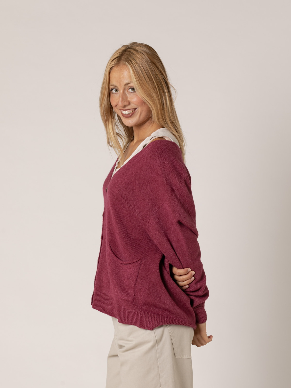 Cardigan punto soft botones color cereza