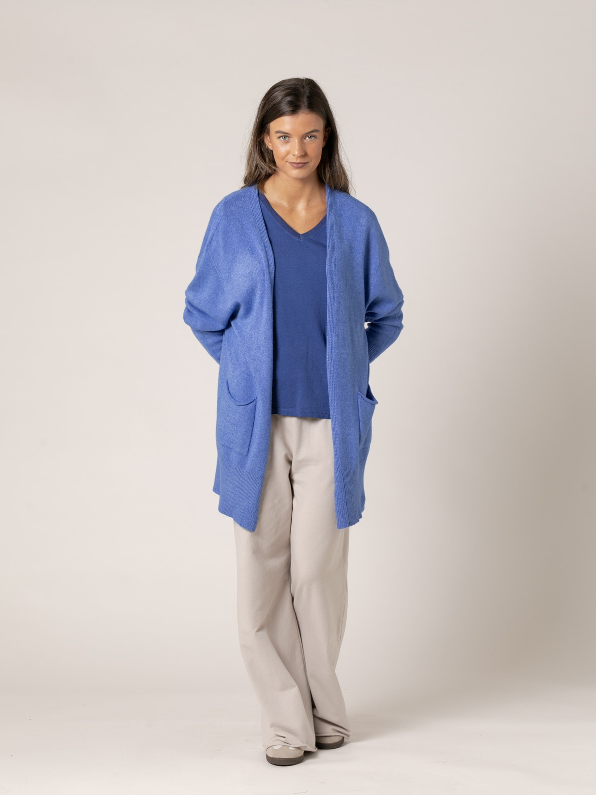 Woman Long cardigan with soft knit pockets  azul kleincolour