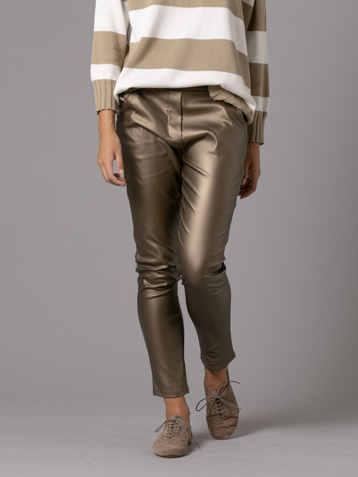 pantalón trendy ecopiel color bronce