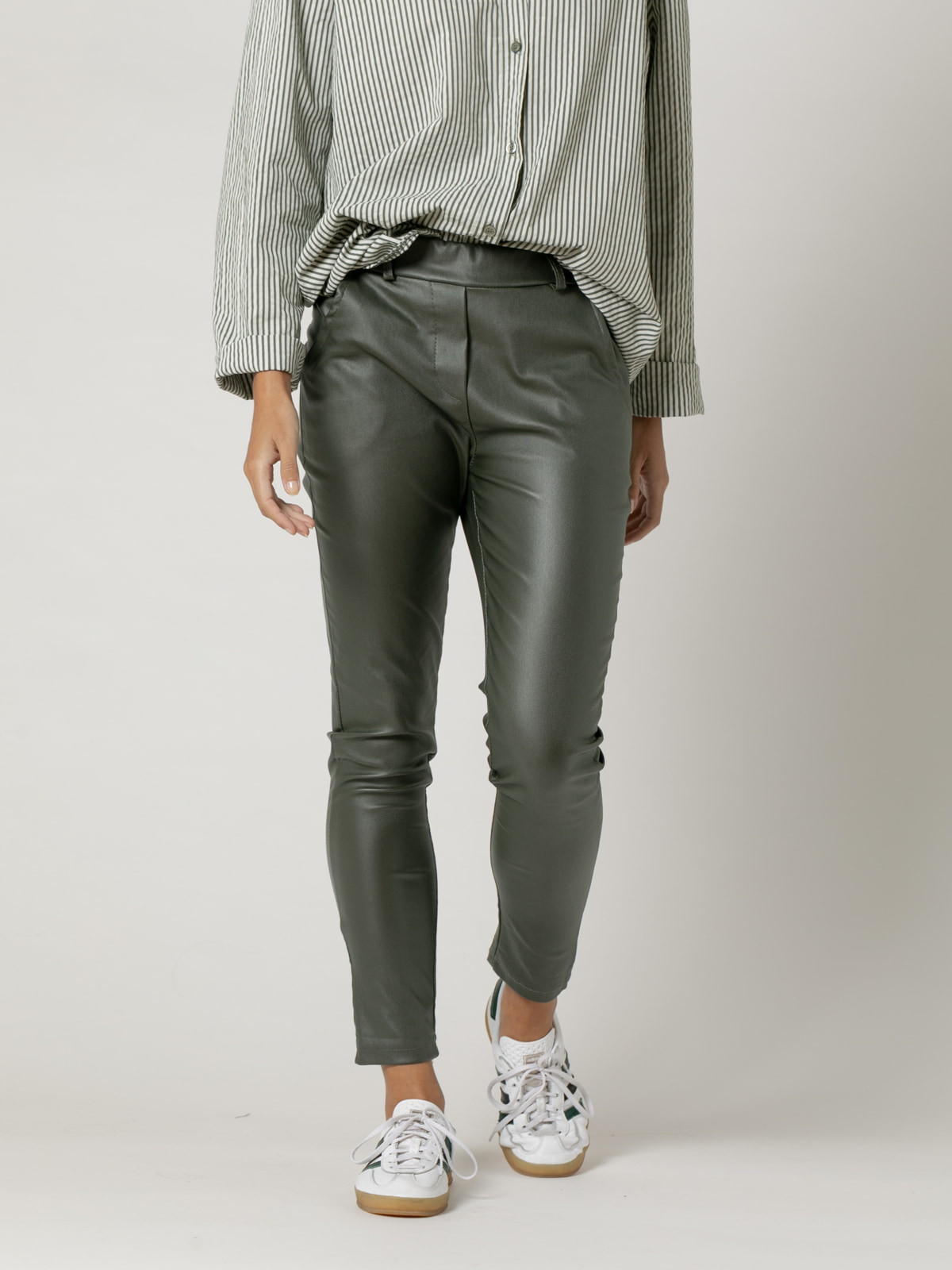 Woman trendy eco-leather pants  Greencolour