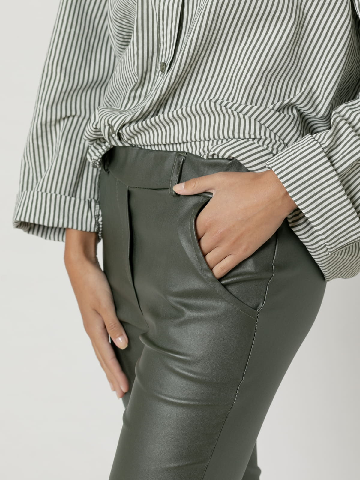 Woman trendy eco-leather pants  Greencolour