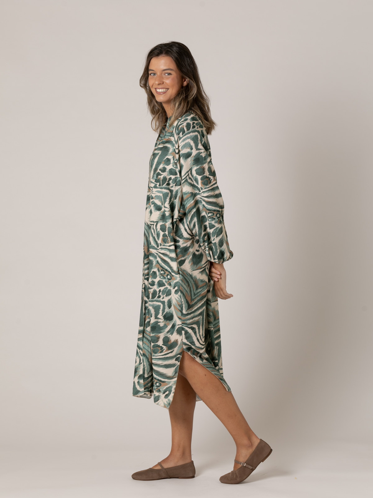 Woman Long fluid animal print dress  Greencolour