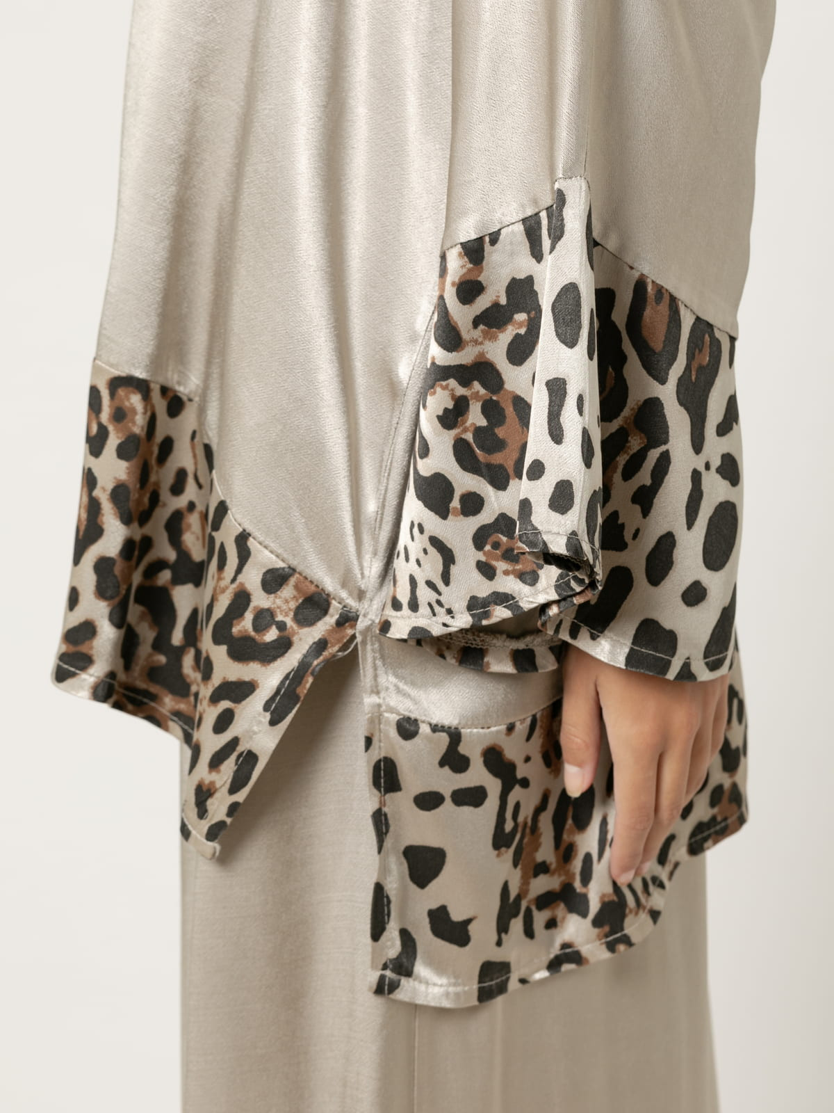 Woman oversized shirt with animal print details  Taupecolour