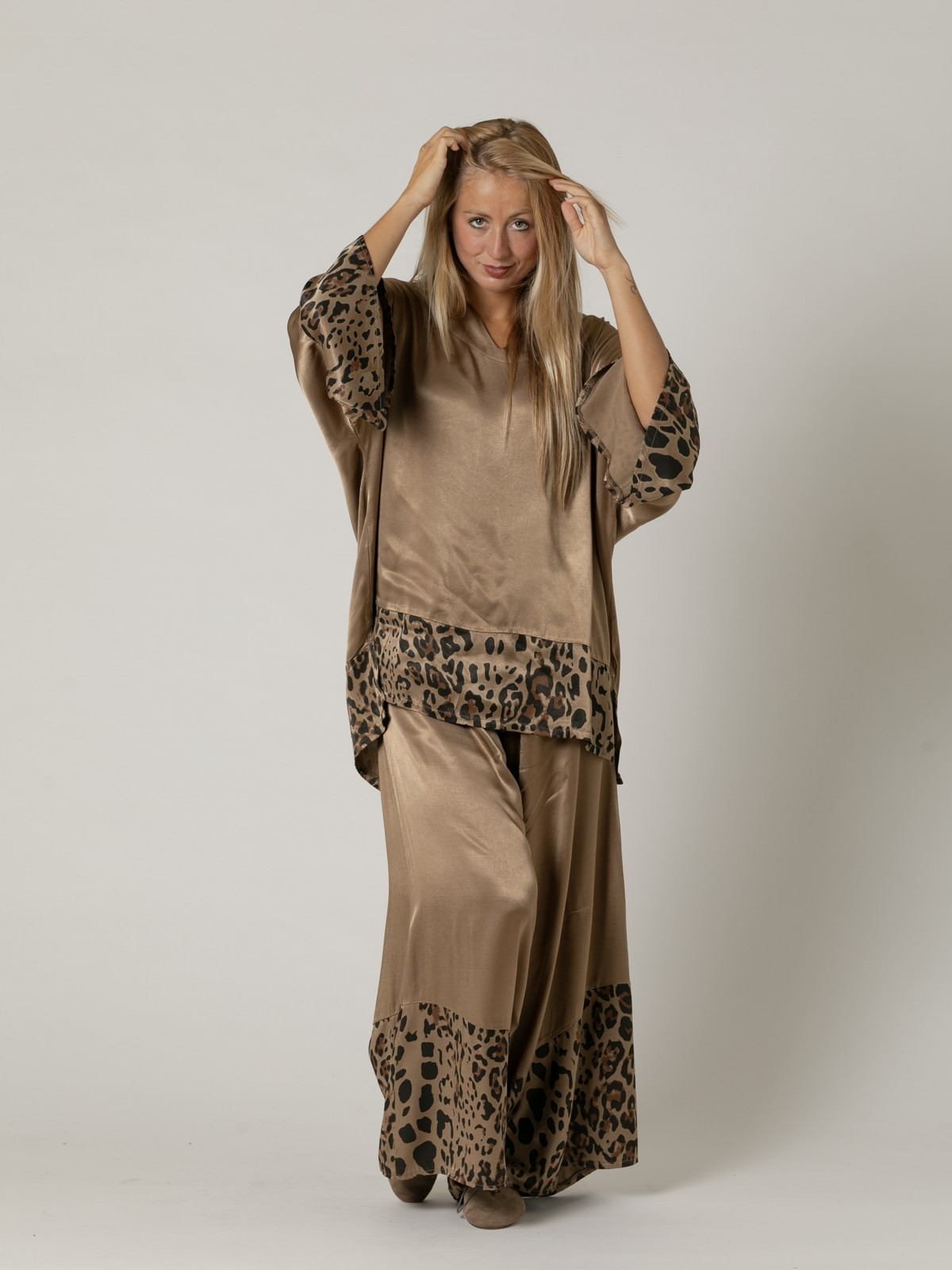 oversized shirt with animal print details  Camel colour