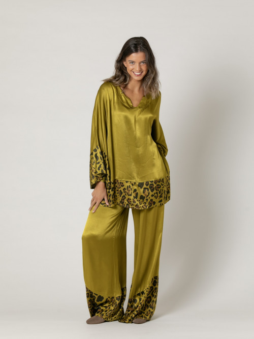 Woman oversized shirt with animal print details  Limacolour