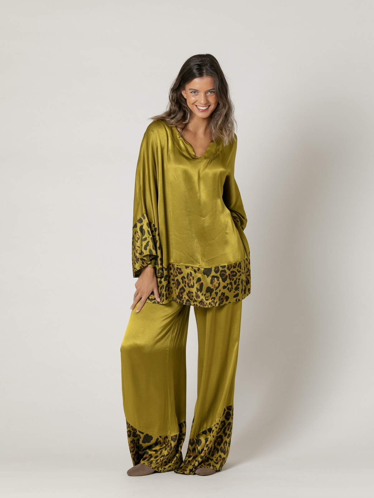 oversized shirt with animal print details  Lima colour