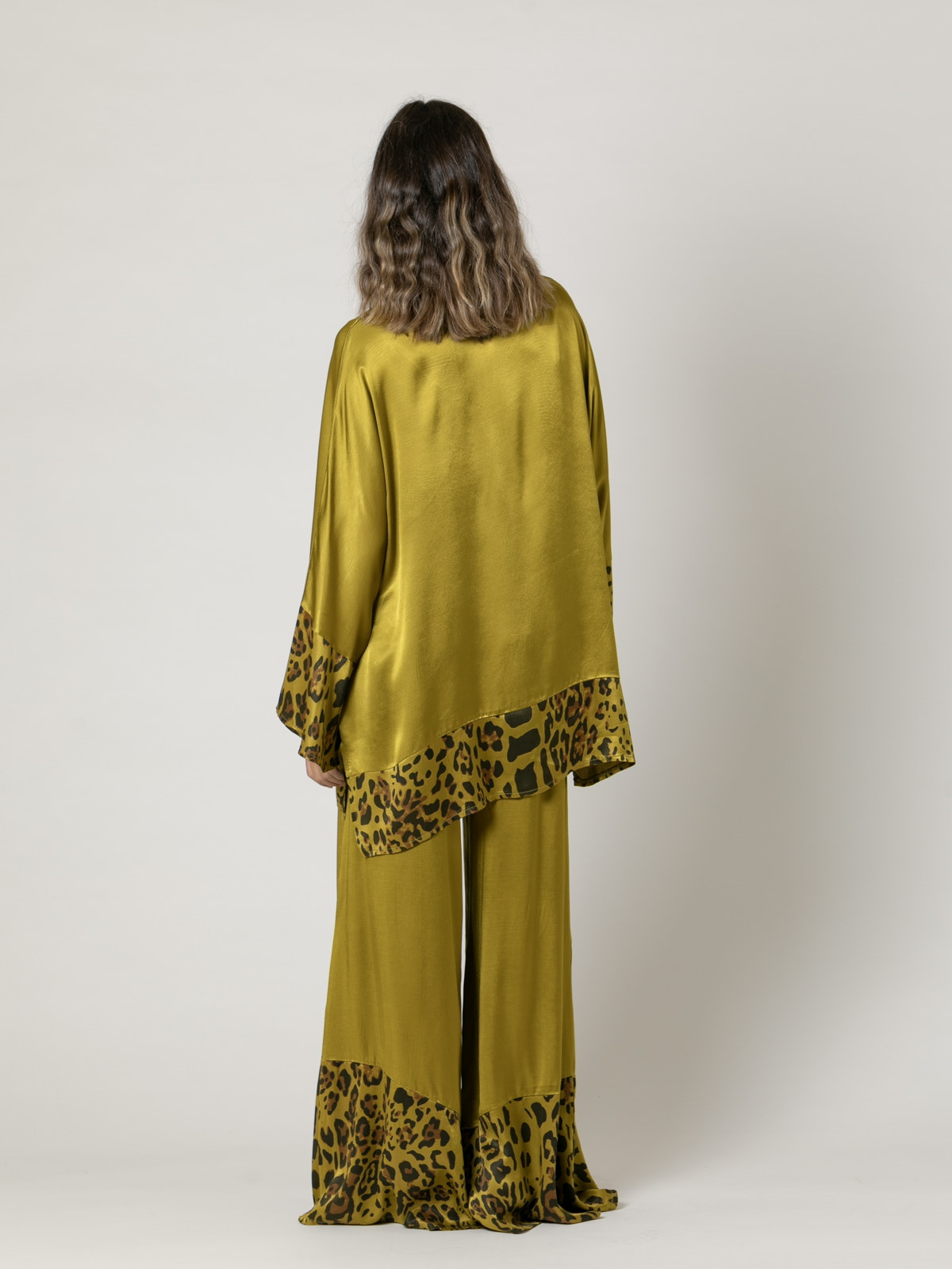 oversized shirt with animal print details  Lima colour