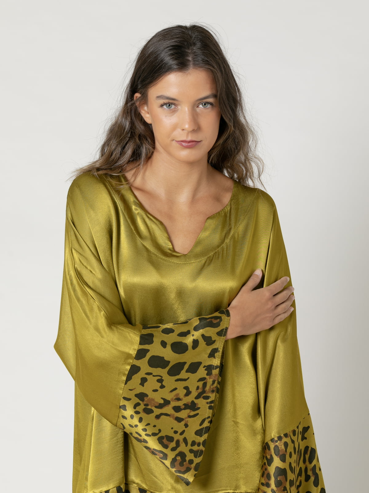 oversized shirt with animal print details  Lima colour