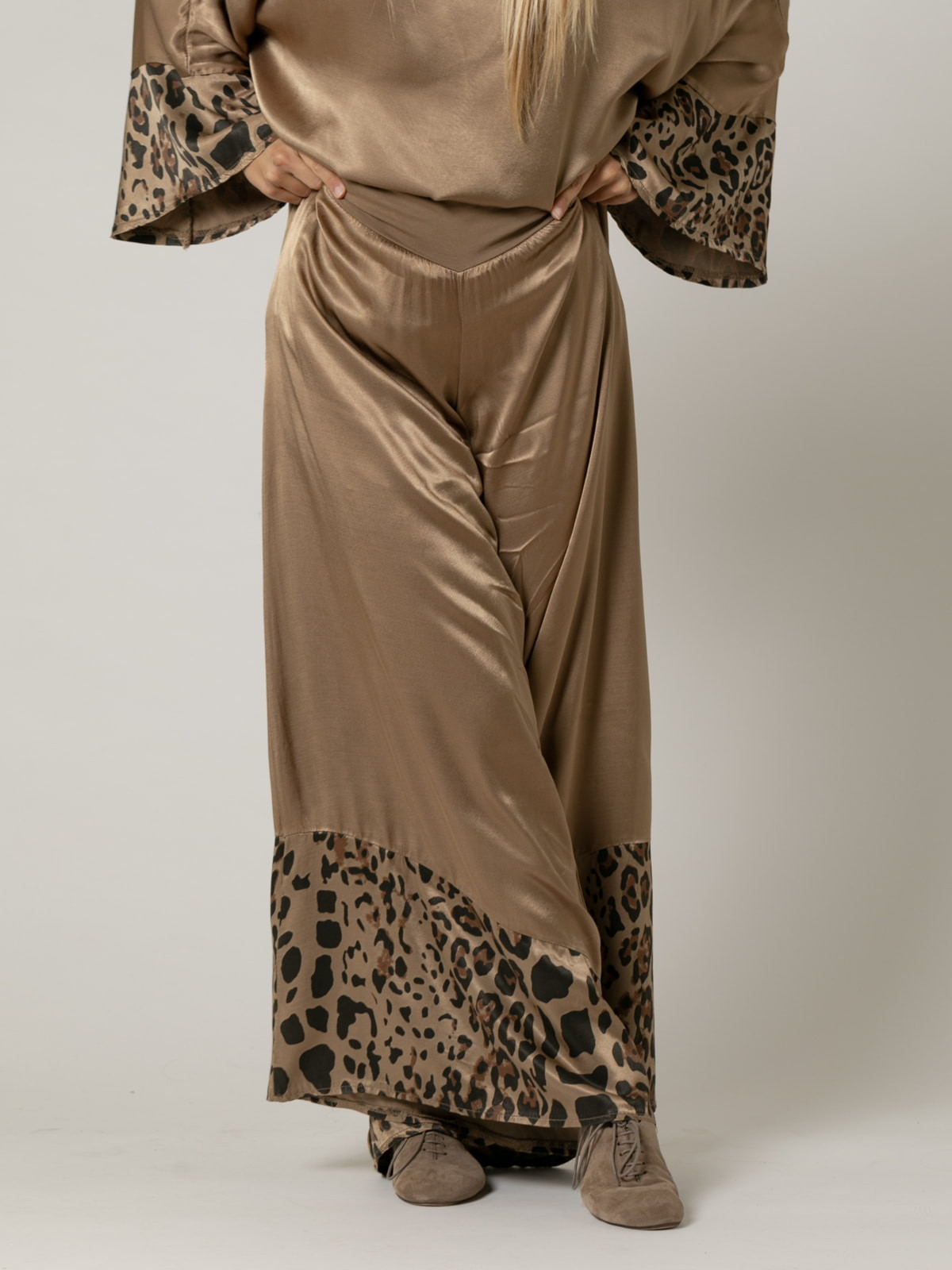 Woman Animal print low trousers  Camelcolour