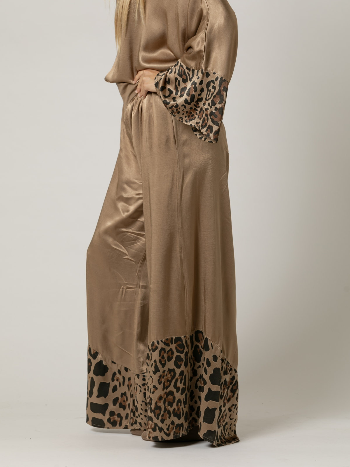 Woman Animal print low trousers  Camelcolour