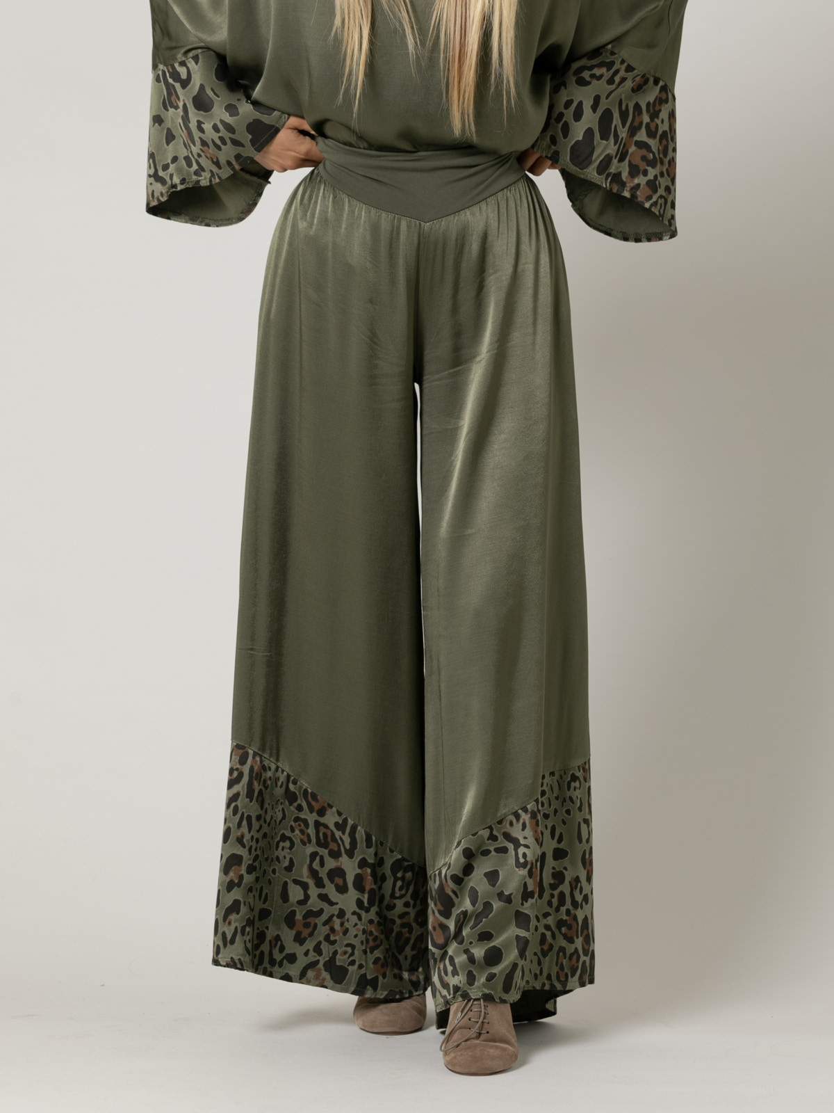 Woman Animal print low trousers  Khakicolour