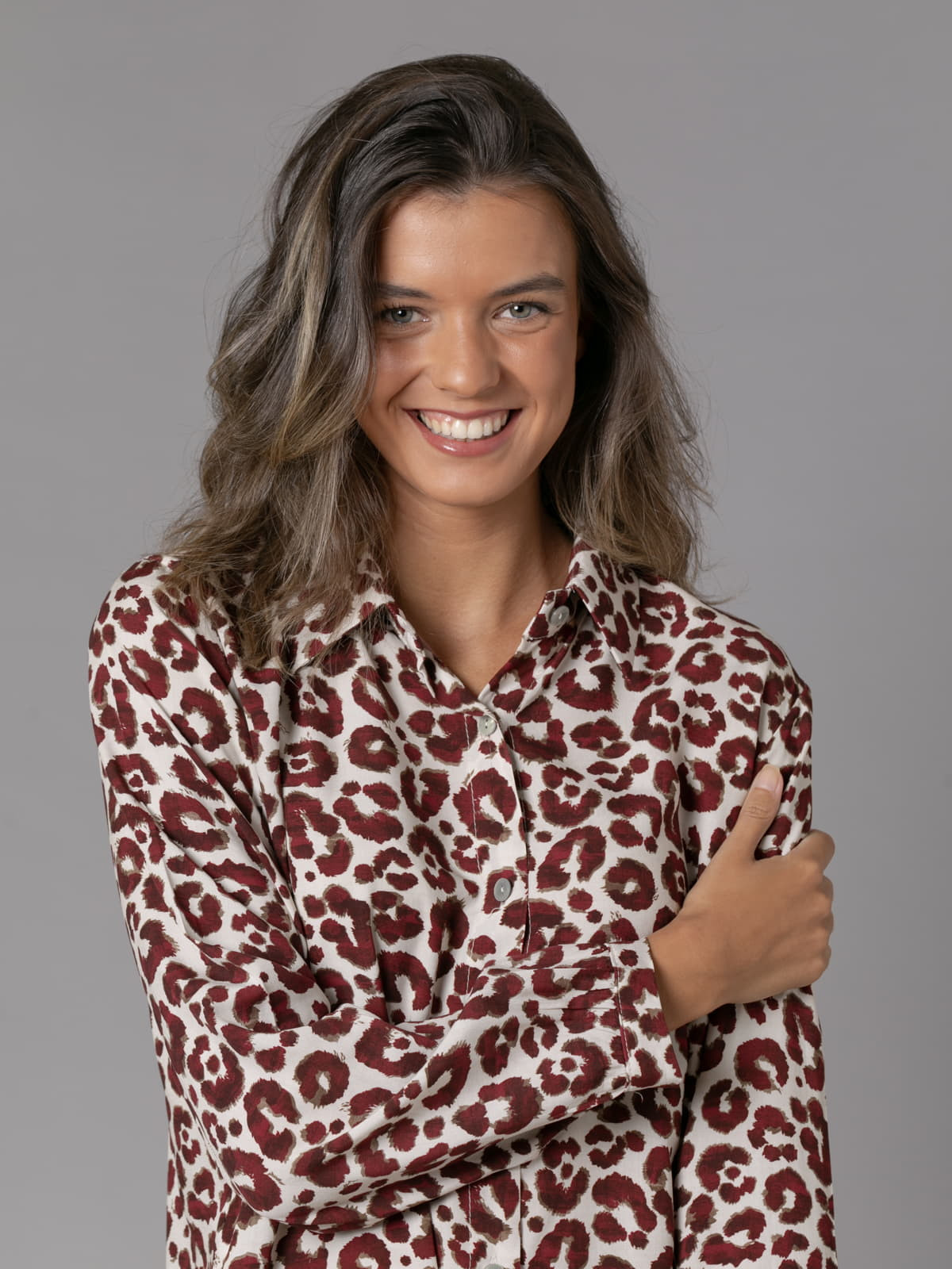 Camisa fluida animal print color Burdeos