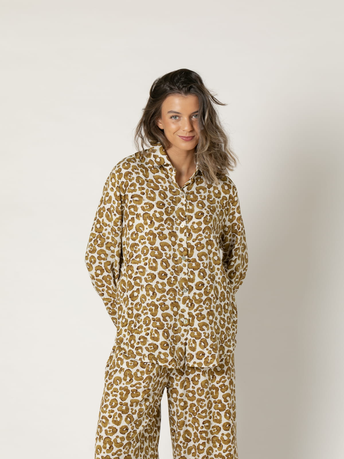 Camisa fluida animal print color Ocre