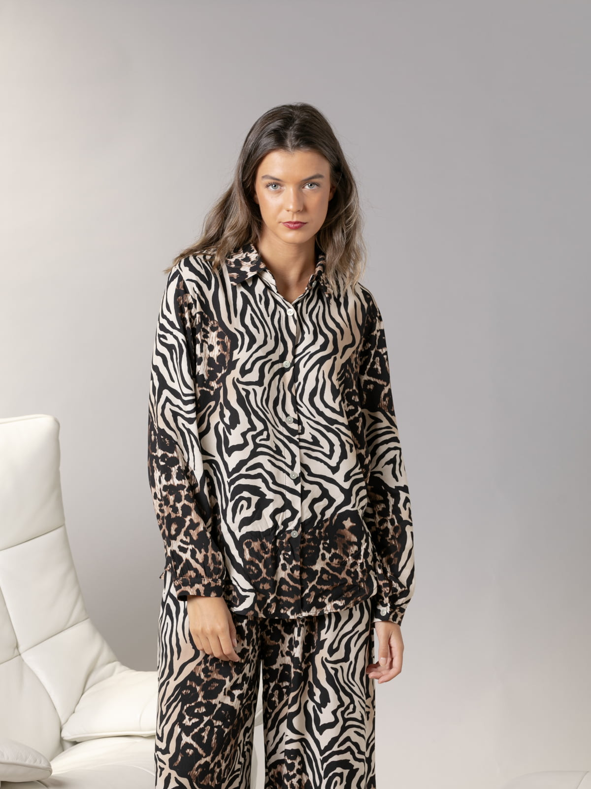 Camisa fluida animal print color Negro