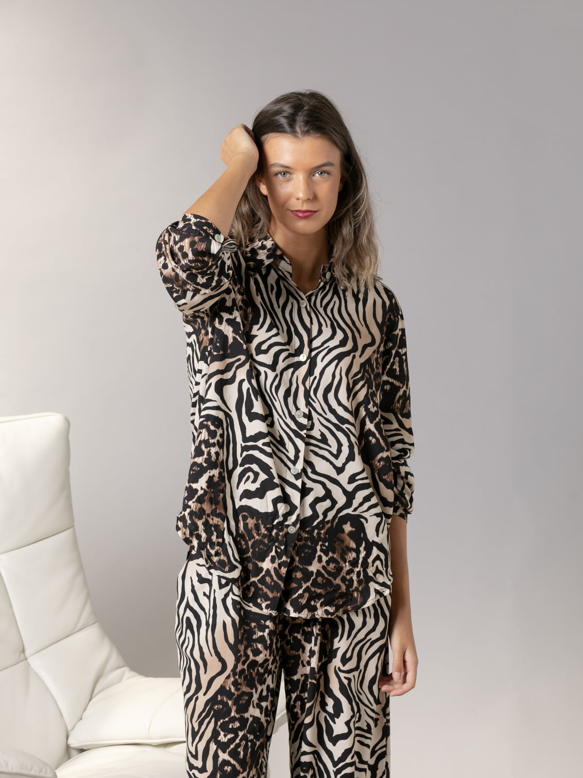 Camisa fluida animal print color Negro