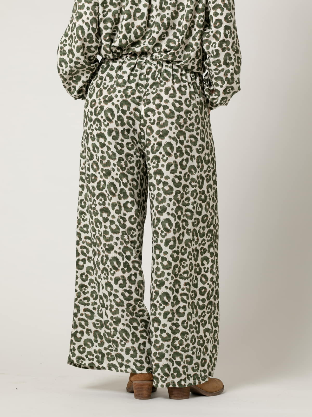 Woman oversized fluid pants with animal drawing  Khakicolour