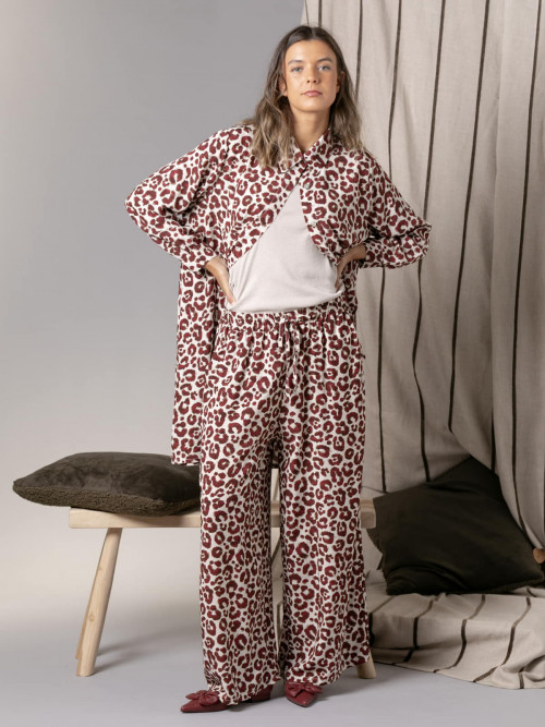 Woman oversized fluid pants with animal drawing  Bordeauxcolour